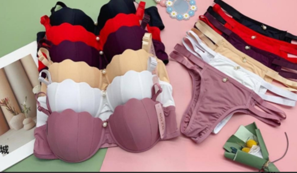 ست سوتین و شورت زنانه اسفنجی فنردار نیم جک کاپ بی سایز بندی خارجی