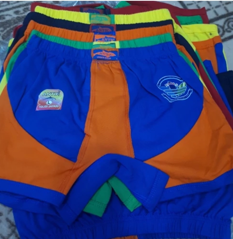 شورت پادار پسرانه نخی سایز ایکس لارج مناسب سن ۹ تا ۱۳ سال یک طرف کمر بدون کشیدن ۲۳ تا ۲۴ سانت فاق ۲۱